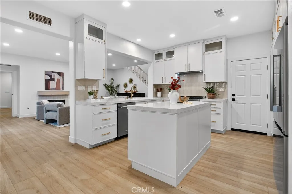81 Zinnia Street, Ladera Ranch, California 92694 home-pic-2