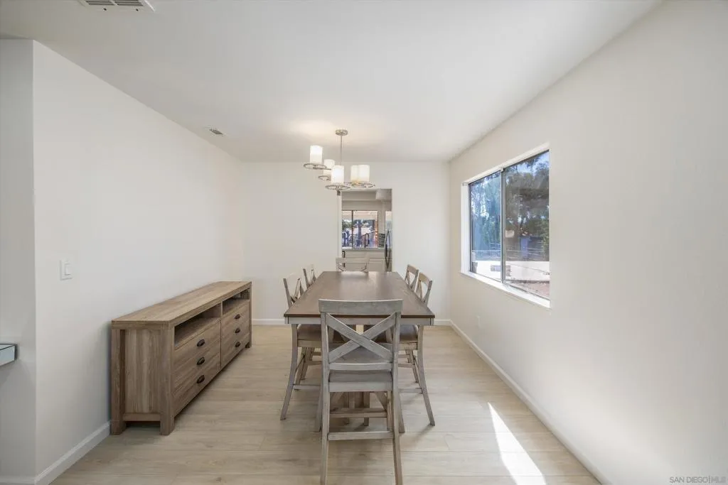 33155 Avenue D, Yucaipa, California 92399 home-pic-9