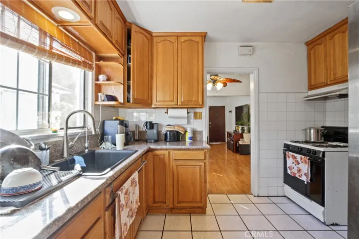 305 E 52nd, Long Beach, California 90805