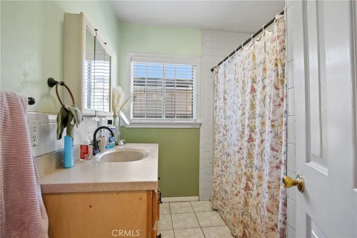 305 E 52nd, Long Beach, California 90805