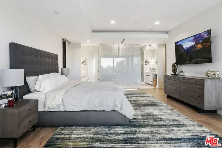 16132 Alcima Avenue, Pacific Palisades, California 90272