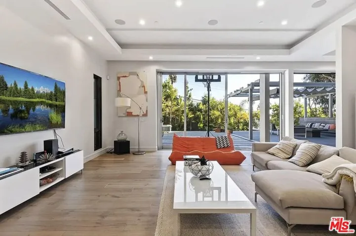 16132 Alcima Avenue, Pacific Palisades, California 90272