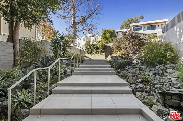 16132 Alcima Avenue, Pacific Palisades, California 90272