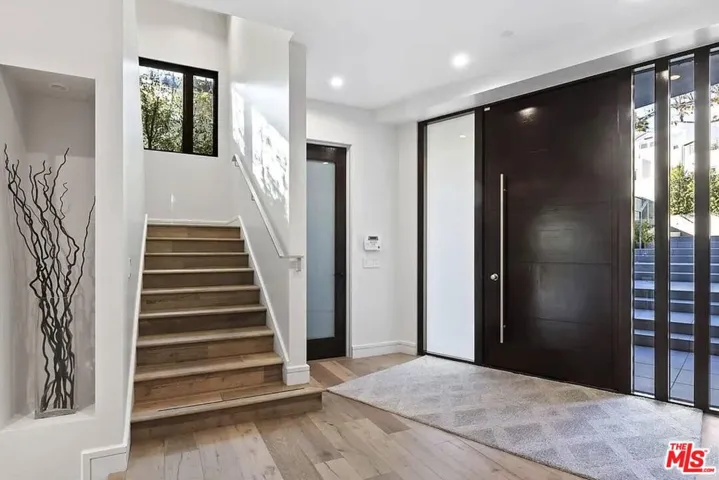 16132 Alcima Avenue, Pacific Palisades, California 90272