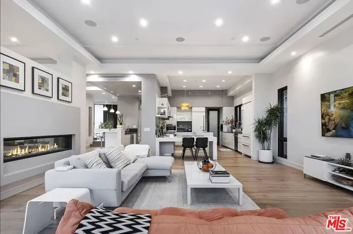 16132 Alcima Avenue, Pacific Palisades, California 90272