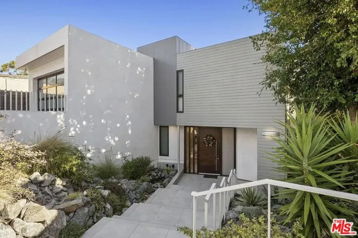 16132 Alcima Avenue, Pacific Palisades, California 90272