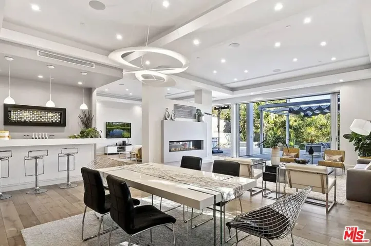 16132 Alcima Avenue, Pacific Palisades, California 90272