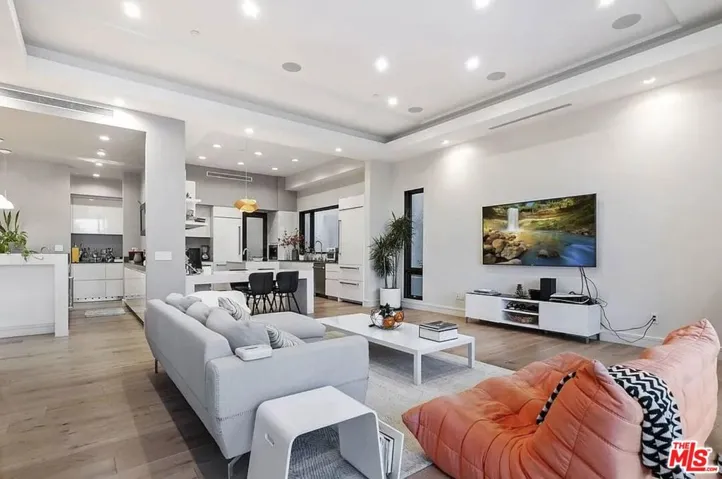 16132 Alcima Avenue, Pacific Palisades, California 90272