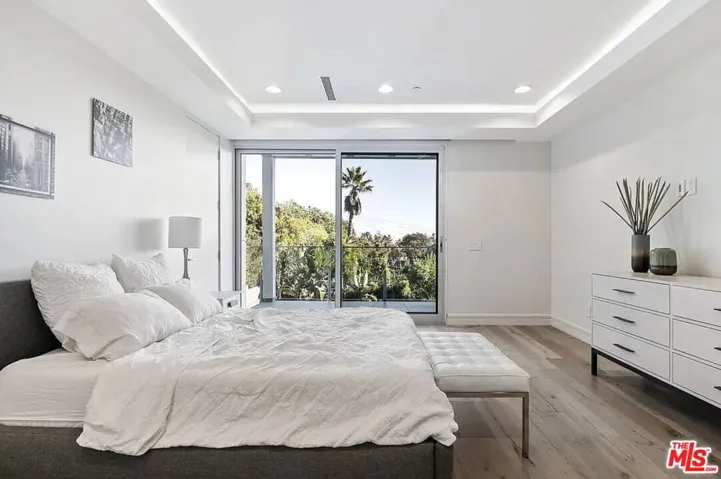 16132 Alcima Avenue, Pacific Palisades, California 90272