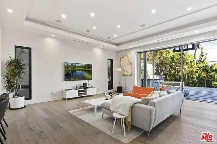 16132 Alcima Avenue, Pacific Palisades, California 90272