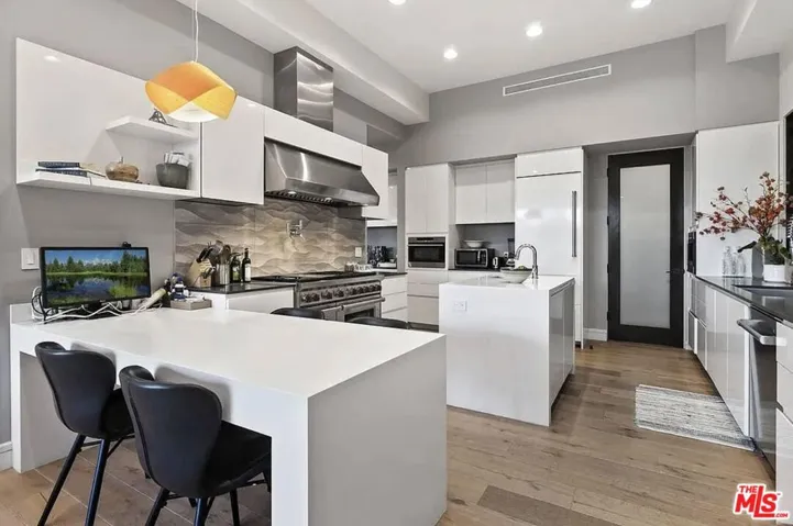 16132 Alcima Avenue, Pacific Palisades, California 90272