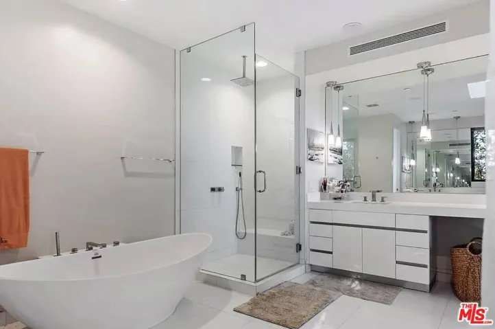 16132 Alcima Avenue, Pacific Palisades, California 90272