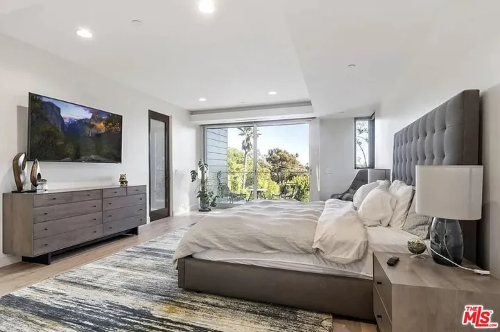 16132 Alcima Avenue, Pacific Palisades, California 90272