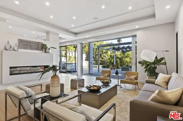 16132 Alcima Avenue, Pacific Palisades, California 90272