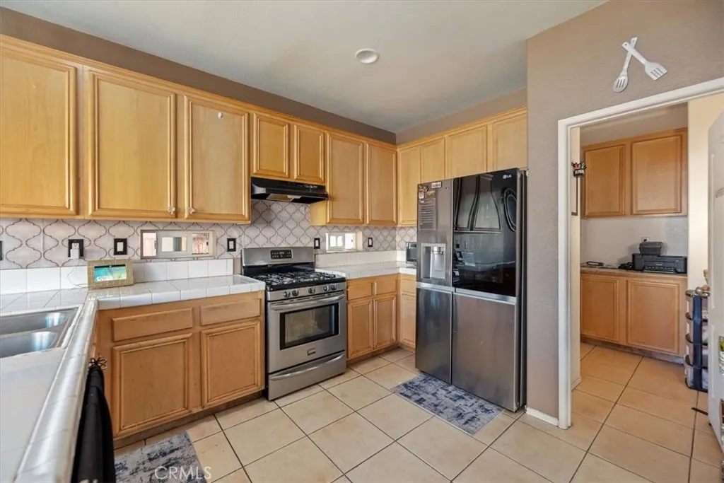 14416 Honeyhill, Victorville, California 92394 home-pic-11