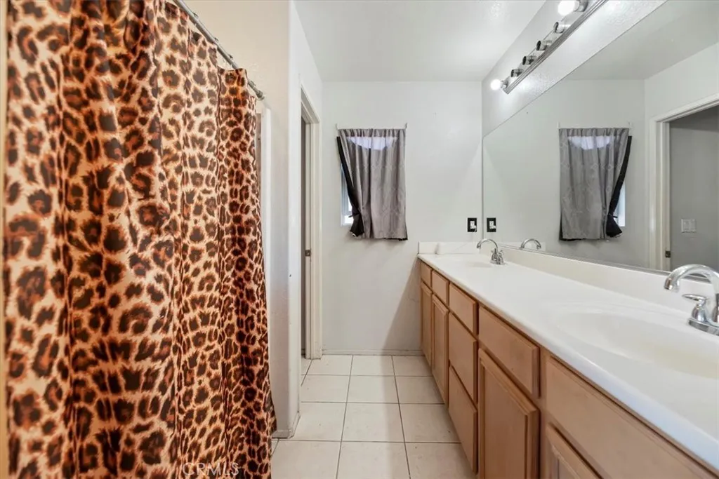 14416 Honeyhill, Victorville, California 92394 home-pic-23