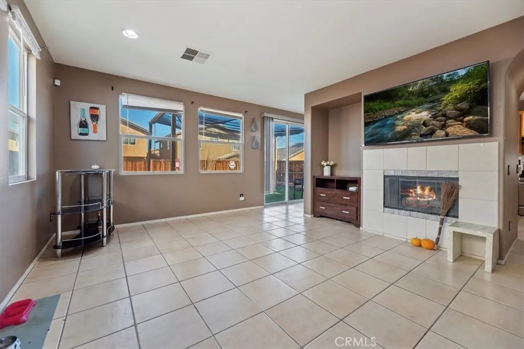 14416 Honeyhill, Victorville, California 92394 home-pic-8