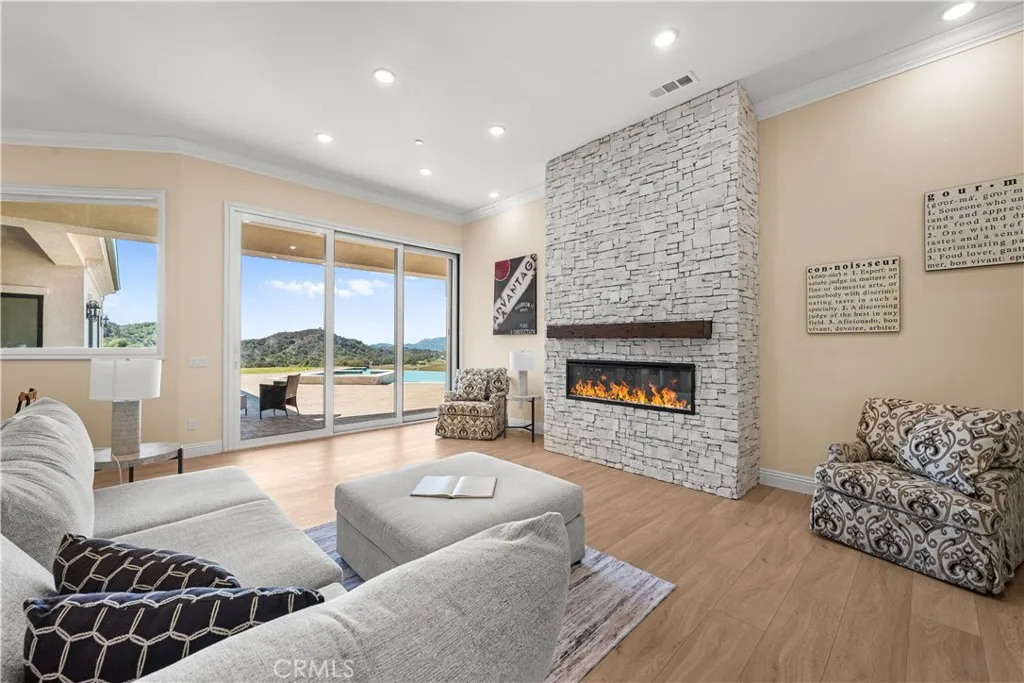 25700 El Chaval Place, Temecula, California 92590 home-pic-23