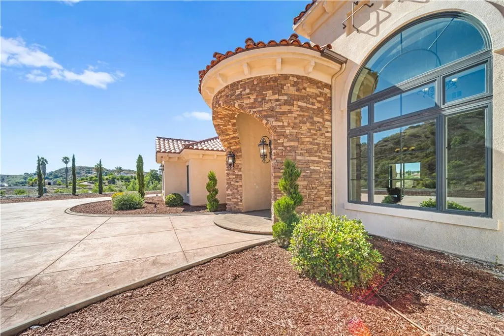 25700 El Chaval Place, Temecula, California 92590 home-pic-6