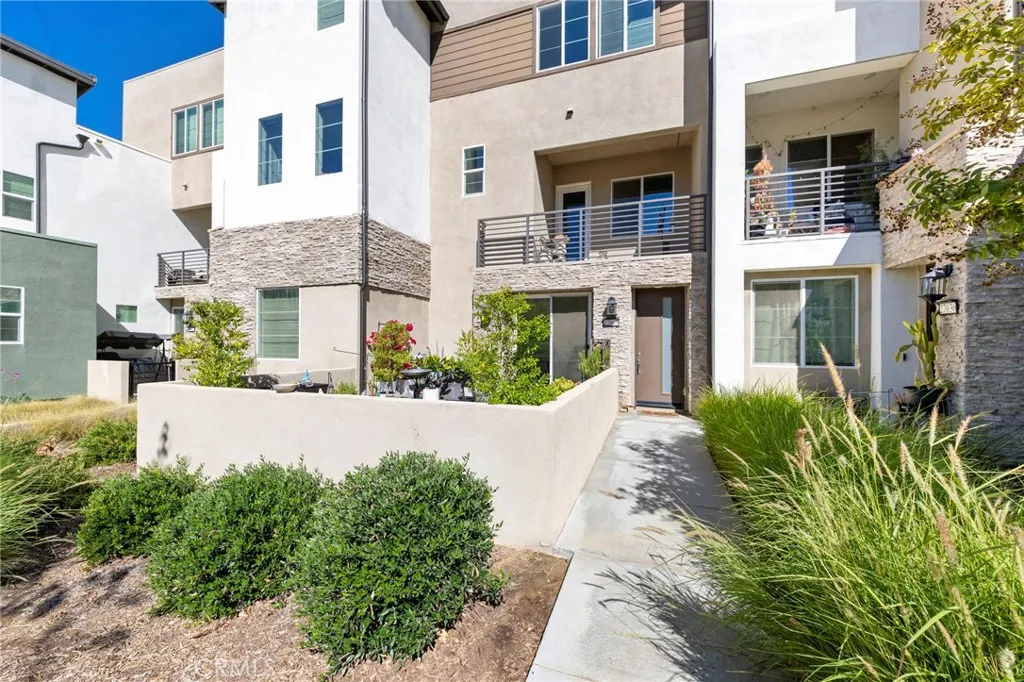 27040 Painted Sky Way, Valencia, California 91381 home-pic-3