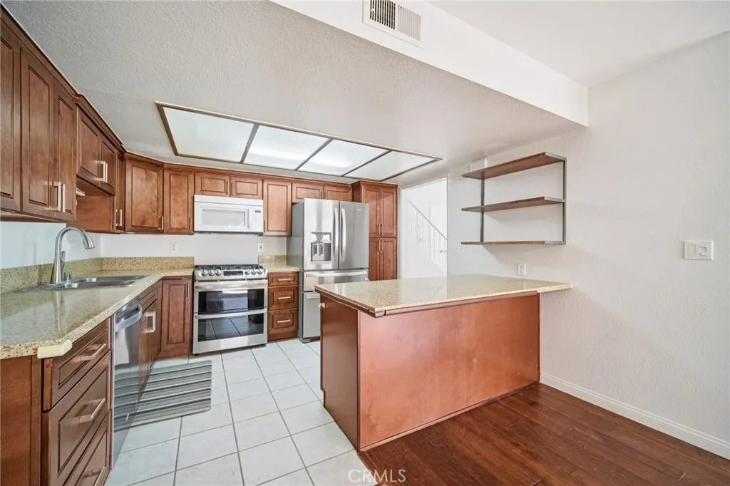 22810 Rio Chico, Saugus, California 91354 home-pic-5