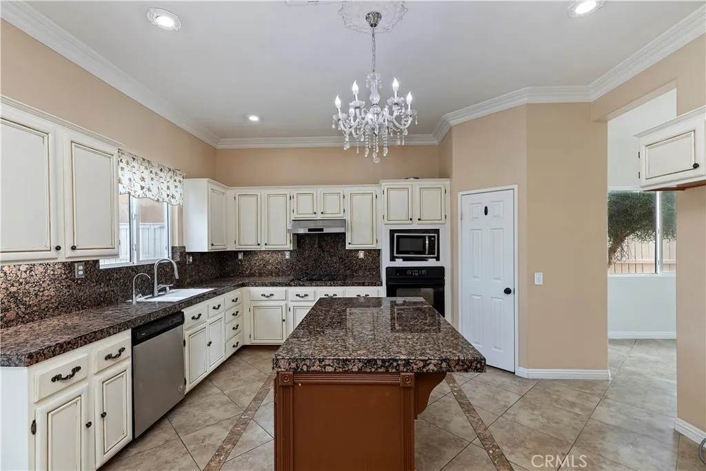 12286 Falling Branch Court, Riverside, California 92503 home-pic-12