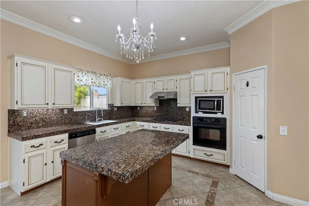 12286 Falling Branch Court, Riverside, California 92503 home-pic-10