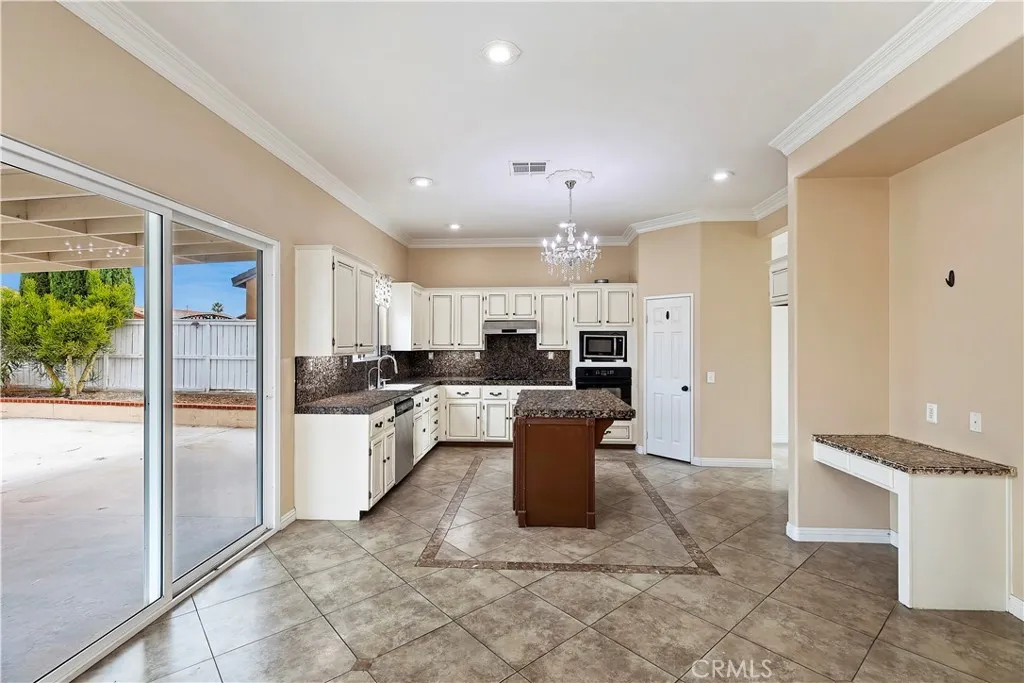 12286 Falling Branch Court, Riverside, California 92503 home-pic-8