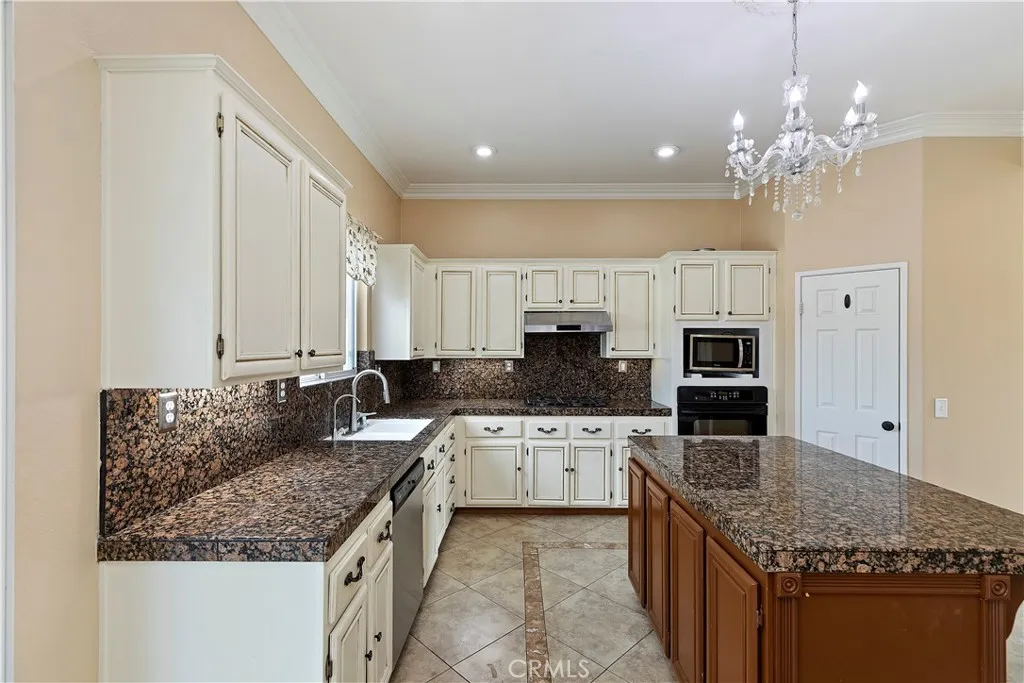 12286 Falling Branch Court, Riverside, California 92503 home-pic-9
