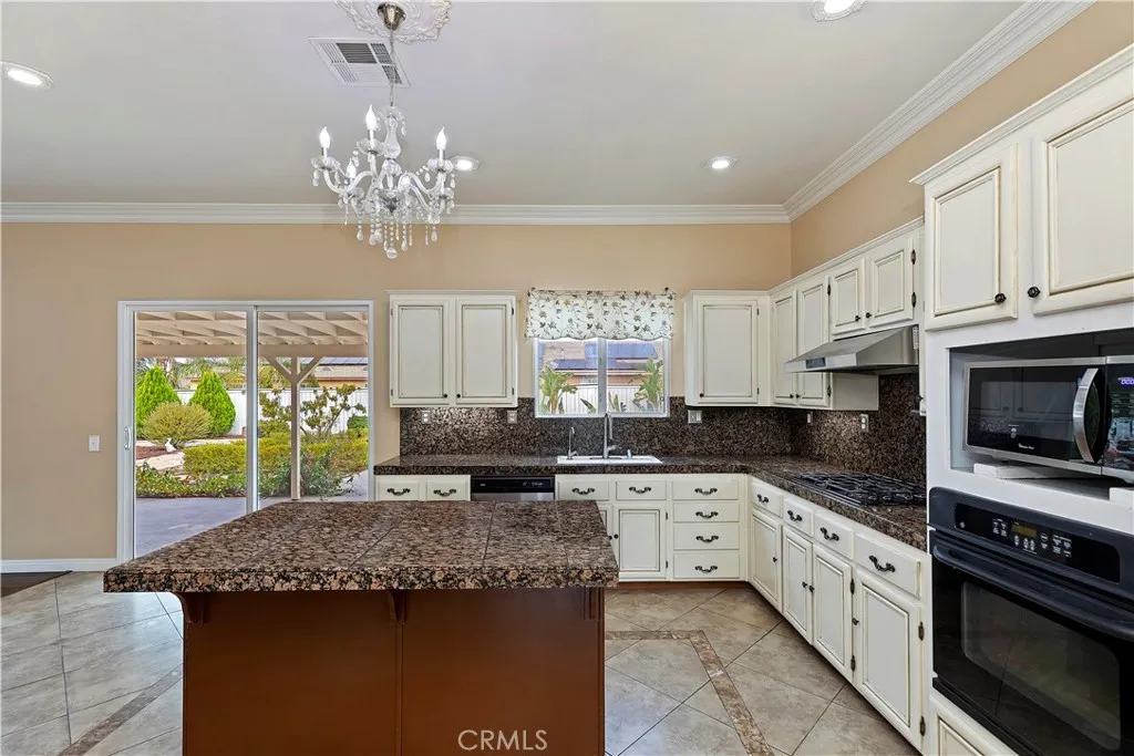 12286 Falling Branch Court, Riverside, California 92503 home-pic-11