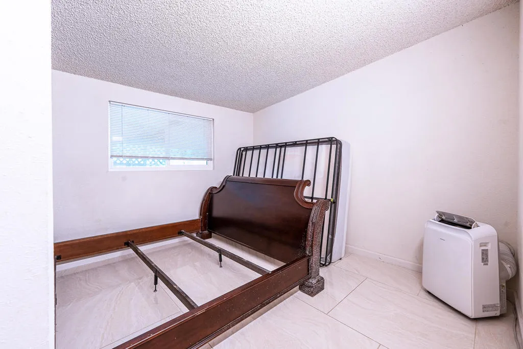 2338 Sand Ere Avenue, Thermal, California 92274 home-pic-29