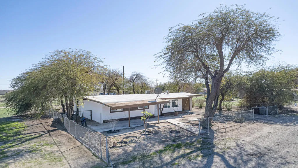 2338 Sand Ere Avenue, Thermal, California 92274 home-pic-10