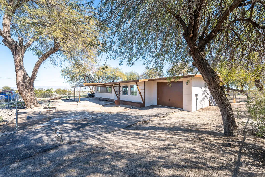 2338 Sand Ere Avenue, Thermal, California 92274 home-pic-5