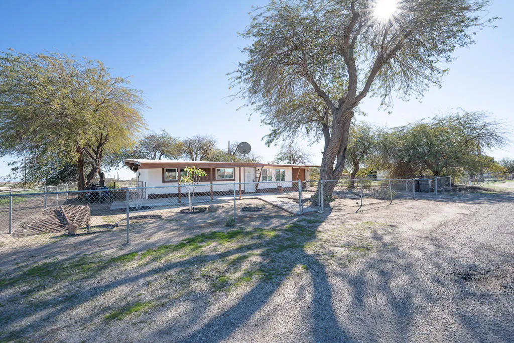 2338 Sand Ere Avenue, Thermal, California 92274 home-pic-4