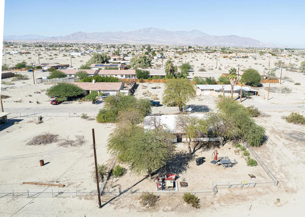 2338 Sand Ere Avenue, Thermal, California 92274 home-pic-2