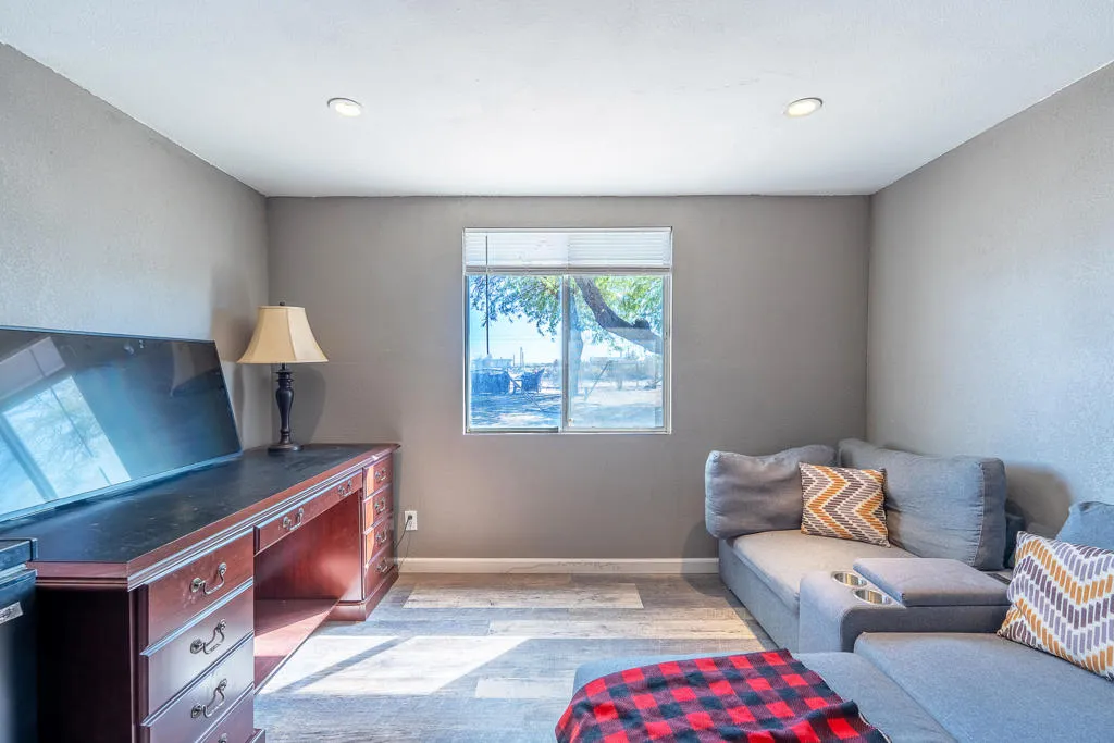 2338 Sand Ere Avenue, Thermal, California 92274 home-pic-35