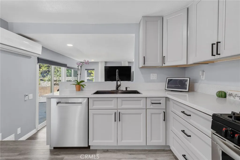 26 Viewpoint Circle, Pomona, California 91766 home-pic-16