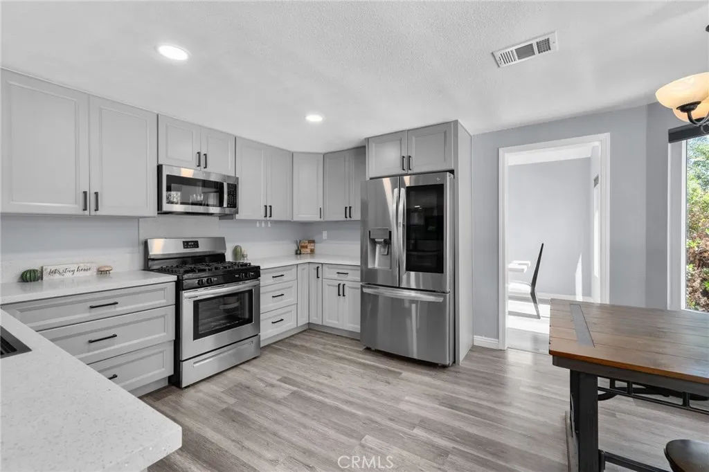 26 Viewpoint Circle, Pomona, California 91766 home-pic-13