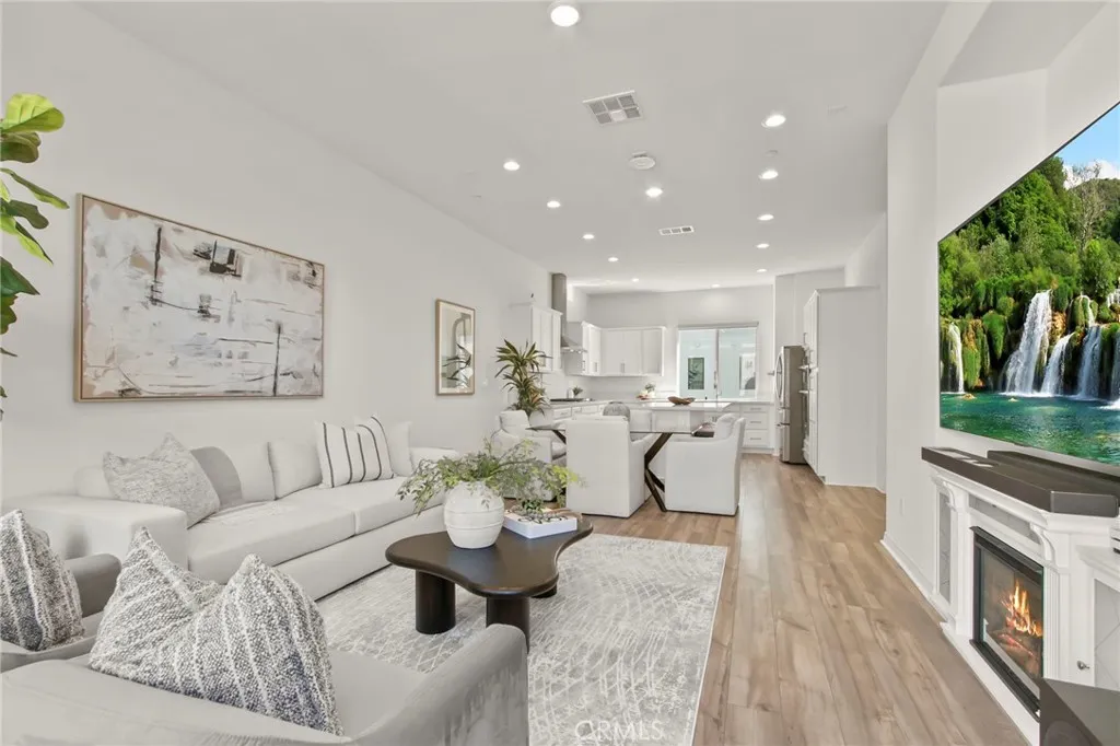 102 Sawbuck, Irvine, California 92618 home-pic-6