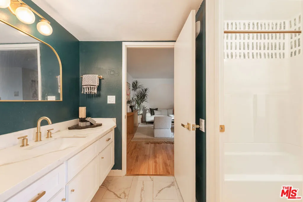 532 N Rossmore Avenue 406, Los Angeles, California 90004 home-pic-9