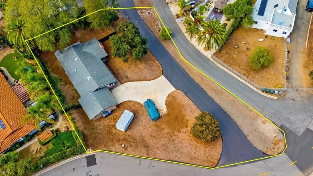 213 Beaumont Drive, Vista, California 92084 home-pic-19