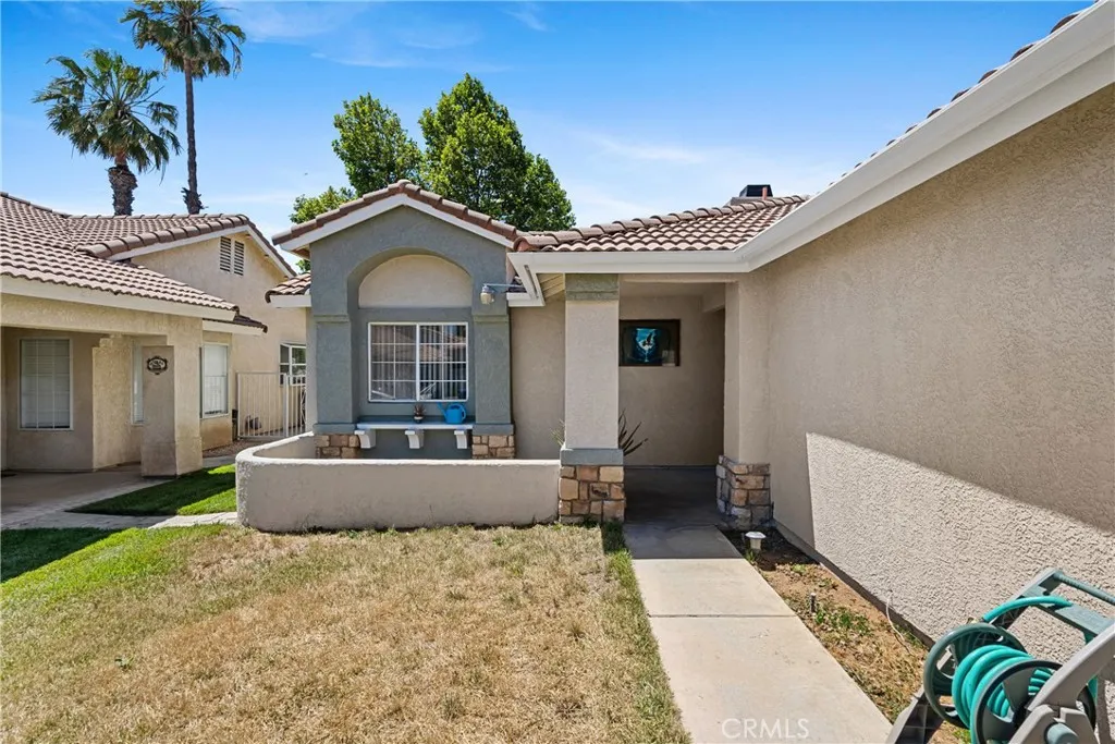 2906 Summer Set, Banning, California 92220 home-pic-2