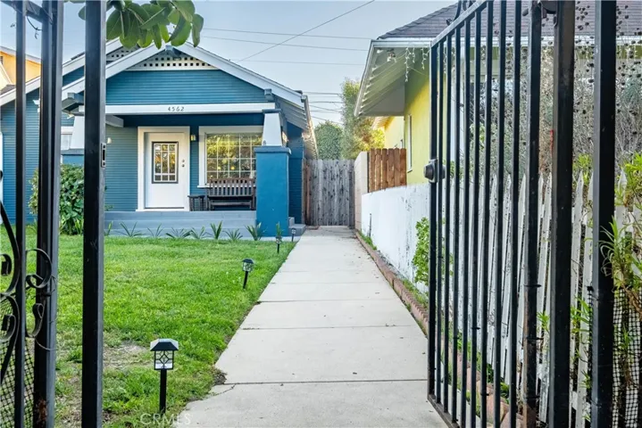 4562 Lomita, Los Angeles, California 90019