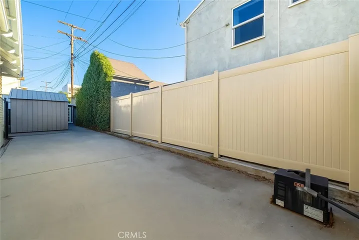 Driveway
Virtually edited to enhance lighting