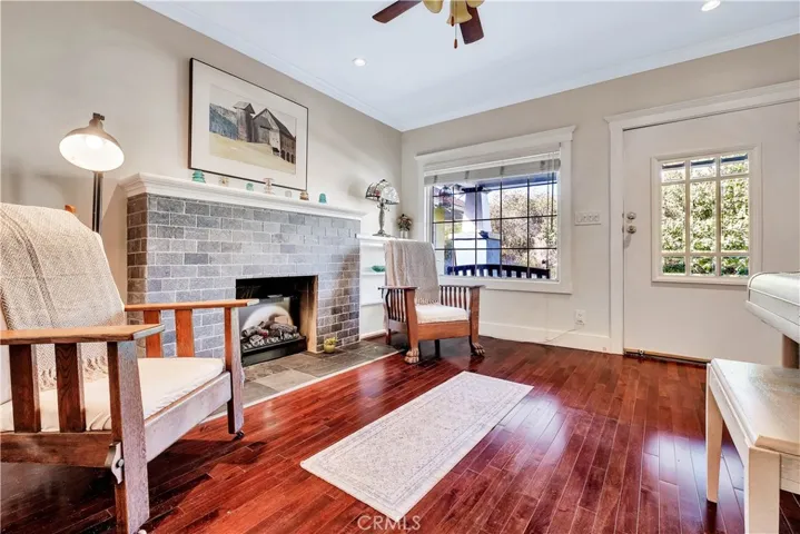 4562 Lomita, Los Angeles, California 90019