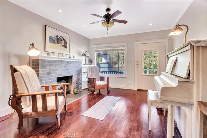 4562 Lomita, Los Angeles, California 90019