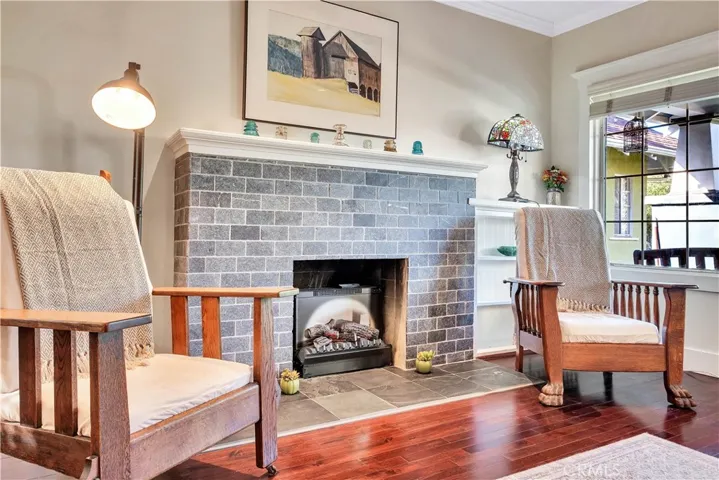 4562 Lomita, Los Angeles, California 90019