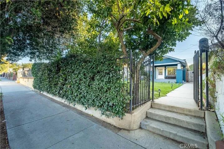 4562 Lomita, Los Angeles, California 90019