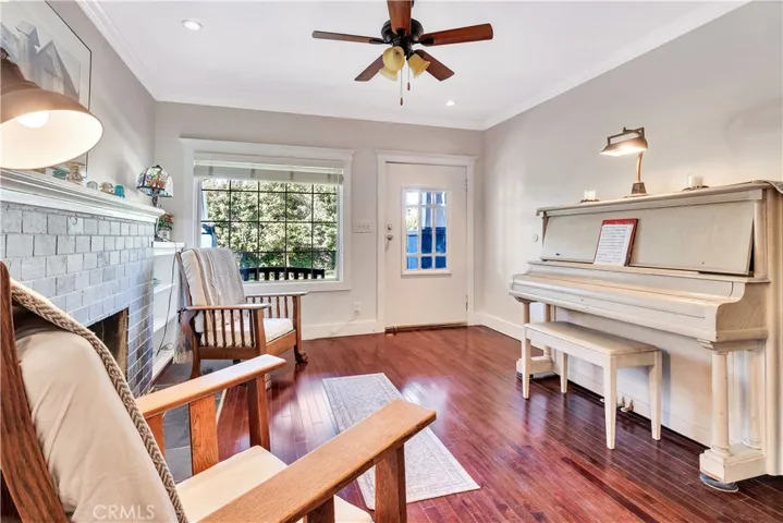 4562 Lomita, Los Angeles, California 90019