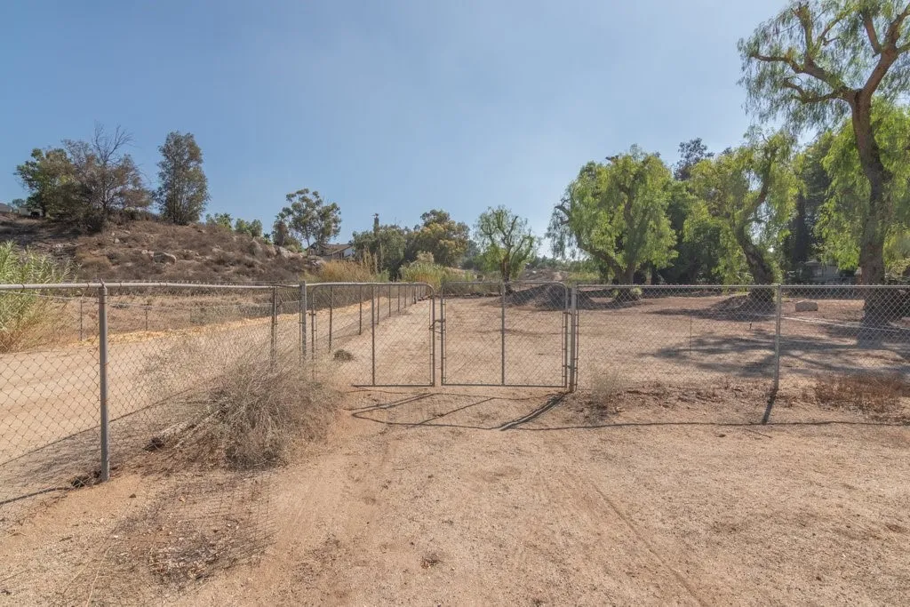 15250 Golden Star, Riverside, California 92506 home-pic-36
